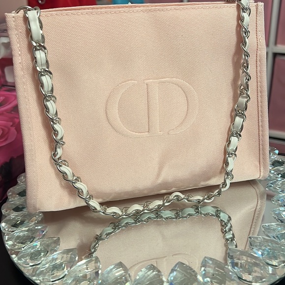 💗🩷💗🩷Dior Soft Pink Beauty Bag with Silver/White Chain Attached - Picture 15 of 15